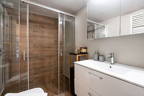 Elegant And Fresh Apt In Hip Pagrati