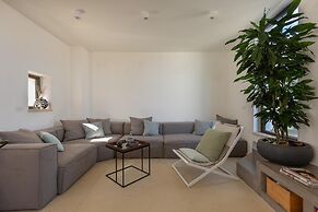 3778 Bastioni Luxury Home by Barbarhouse