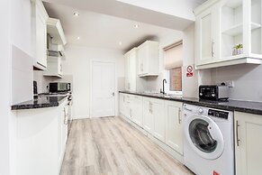 Cuthbert House - Donnini Apartments