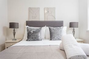 Cuthbert House - Donnini Apartments