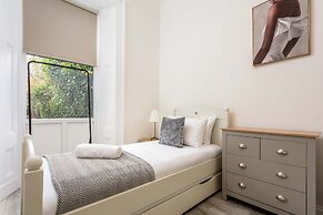 Cuthbert House - Donnini Apartments