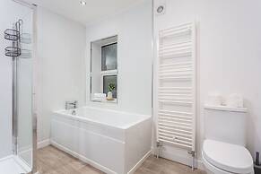 Cuthbert House - Donnini Apartments