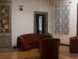 Galle Large Serviced Villa Near Beaches & Fort