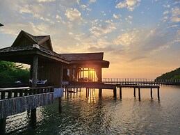 Full Moon Island Resort