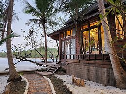 Full Moon Island Resort