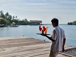 Full Moon Island Resort