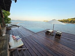 Full Moon Island Resort