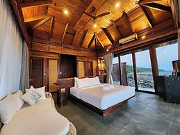 Full Moon Island Resort