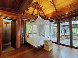 Full Moon Island Resort