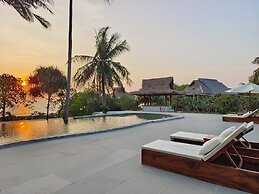 Full Moon Island Resort