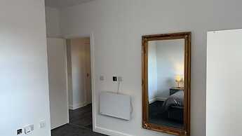 Beautiful 1-bed Apartment in Tipton