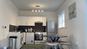 Beautiful 1-bed Apartment in Tipton