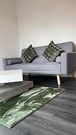 Beautiful 1-bed Apartment in Tipton