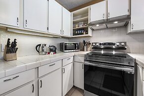 Alii Villas 218 1 Bedroom Condo by RedAwning