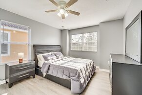 8 Mi to Disney: Family Home w/ Screened Lanai!