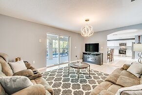 8 Mi to Disney: Family Home w/ Screened Lanai!