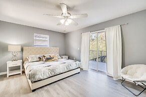 8 Mi to Disney: Family Home w/ Screened Lanai!