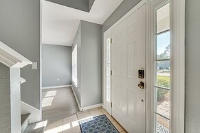 8 Mi to Disney: Family Home w/ Screened Lanai!