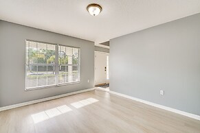 8 Mi to Disney: Family Home w/ Screened Lanai!