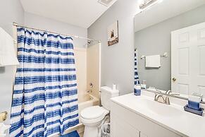 8 Mi to Disney: Family Home w/ Screened Lanai!