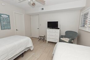 Beach House 402d 2 Bedroom Condo by RedAwning