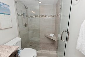 Beach House 402d 2 Bedroom Condo by RedAwning