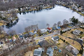 Modern Terryville Cottage w/ Deck & Lake View!