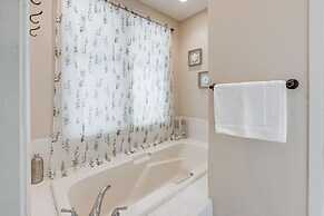 < 1 Mi to Marina: Ford Mountain Retreat w/ Deck