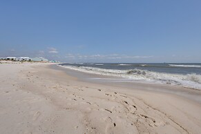 Gulf Shores Condo w/ Balcony: 2 Mi to Fort Morgan!