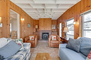 Gloucester Home w/ Large Yard: 1 Mi to Beach!