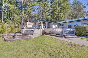 Waterfront Washington Getaway w/ Hot Tub & Deck!