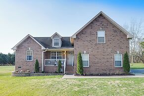 Spacious Lebanon Home w/ Pool: 6 Mi to Downtown!