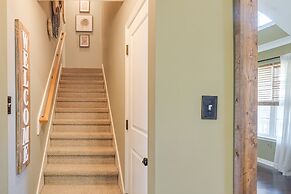 Spacious Lebanon Home w/ Pool: 6 Mi to Downtown!