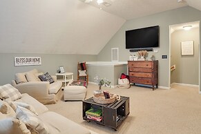 Spacious Lebanon Home w/ Pool: 6 Mi to Downtown!