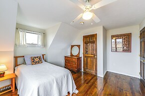 Marshfield Home w/ 4 Decks & Private Beach Access!