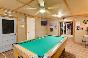 Historic Hardy Home w/ Game Room on Main Street