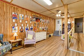 Historic Hardy Home w/ Game Room on Main Street