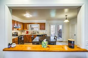 Pet-friendly Roanoke Home w/ Fire Pit + Grill!