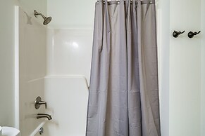 Pet-friendly Roanoke Home w/ Fire Pit + Grill!
