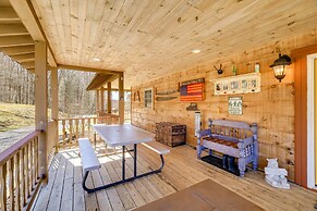 Tranquil Mountain Getaway in Troutdale: Game Room!