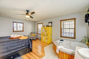 Tranquil Mountain Getaway in Troutdale: Game Room!