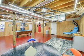 Tranquil Mountain Getaway in Troutdale: Game Room!