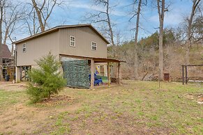Cozy Riverfront Cabin ~ 2 Mi to Main Street Hardy