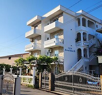 Apartments Cota