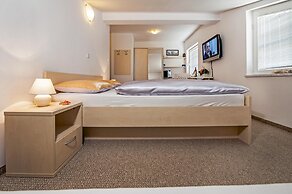 Apartments and Room Marko