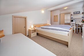 Apartments and Room Marko