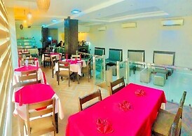 Oakspring Hotel & Luxury Suites