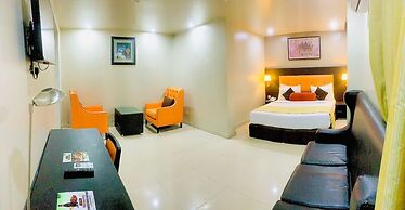 Oakspring Hotel & Luxury Suites
