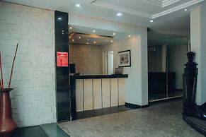 Oakspring Hotel & Luxury Suites