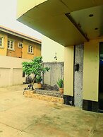 Oakspring Hotel & Luxury Suites